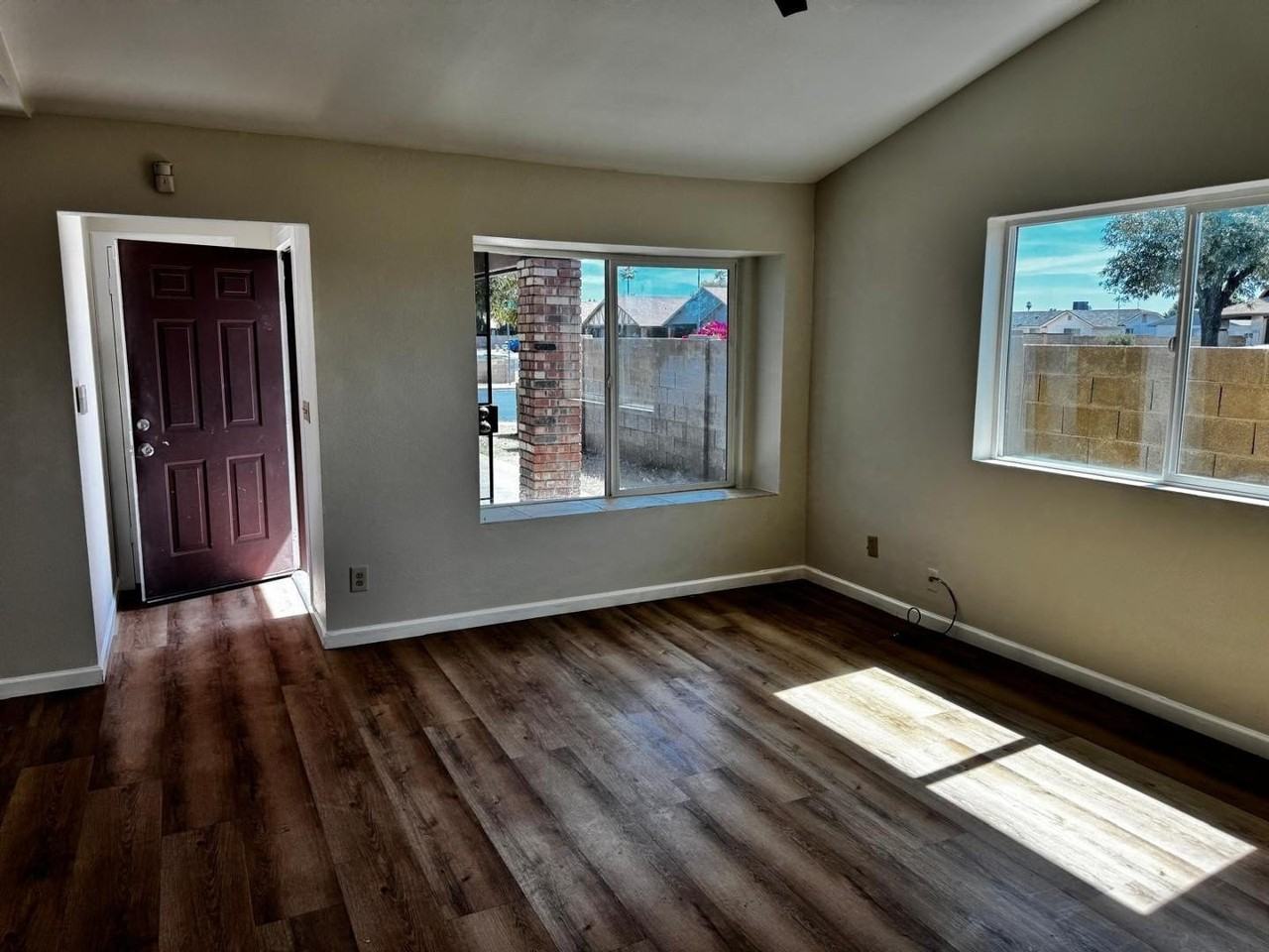 442 S 32nd Pl - Photo 4 of 17