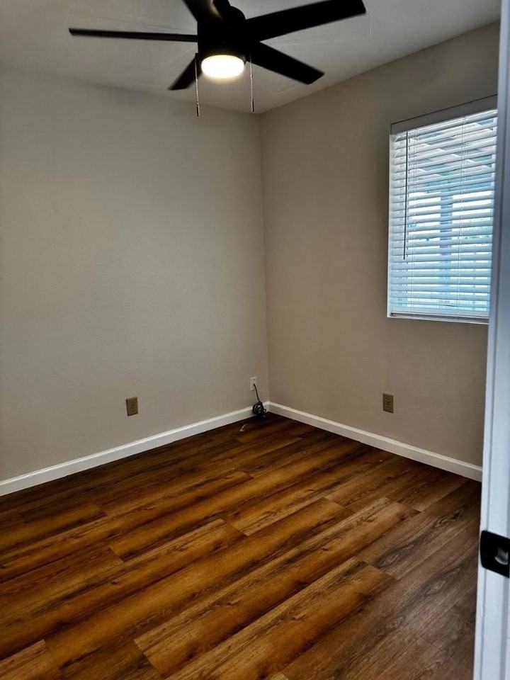 442 S 32nd Pl - Photo 6 of 17