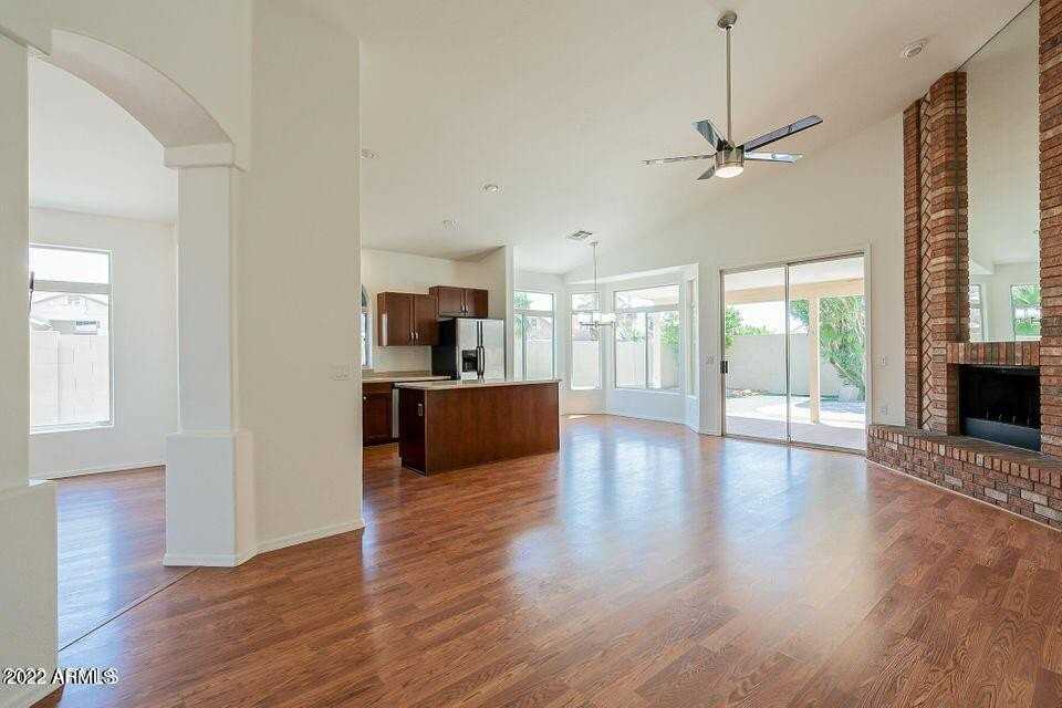 2690 N 138th Ave - Photo 6 of 19