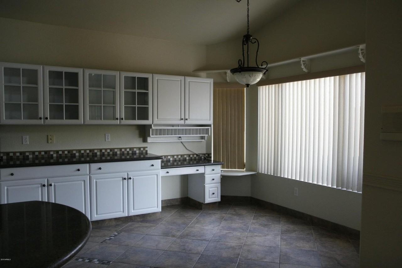 1393 W Hopi Dr - Photo 5 of 10