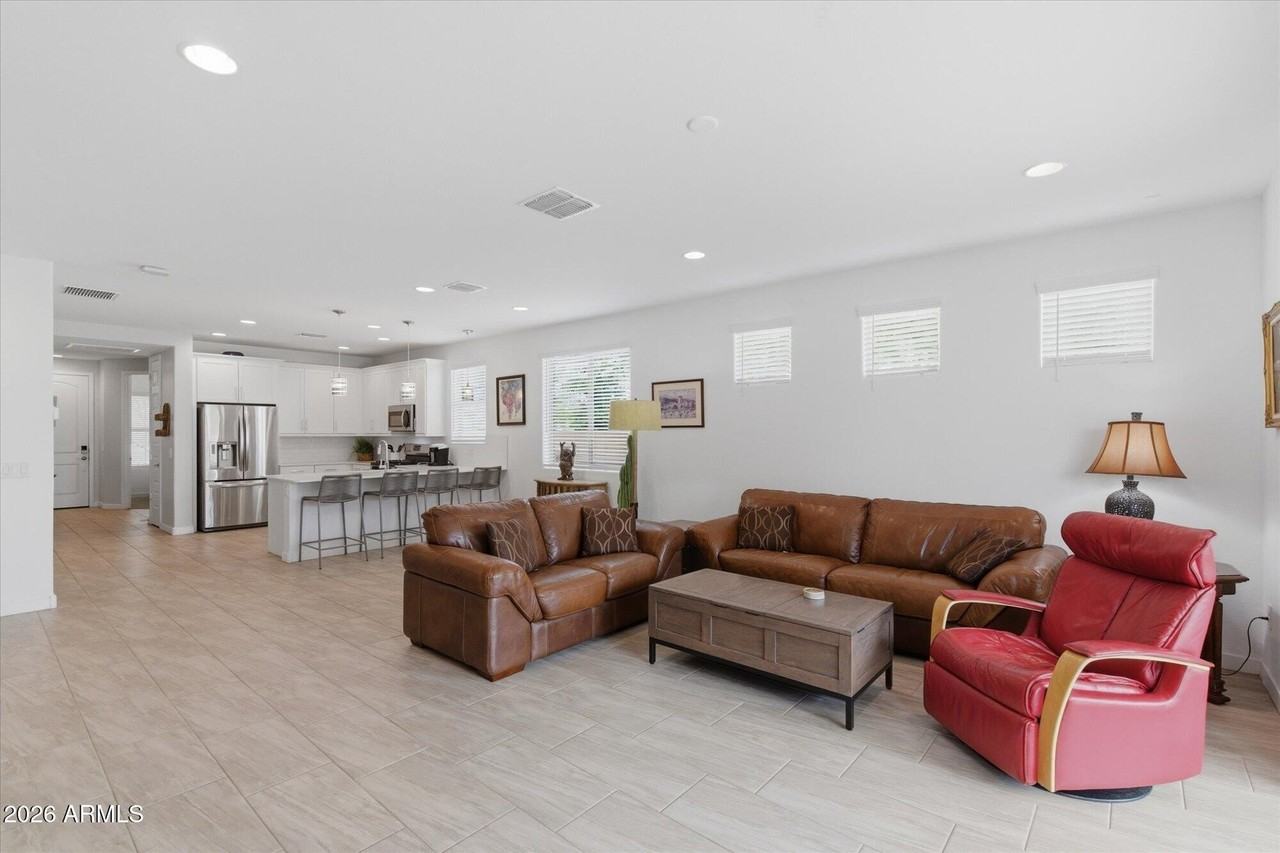 17211 W Whispering Wind Rd - Photo 3 of 32