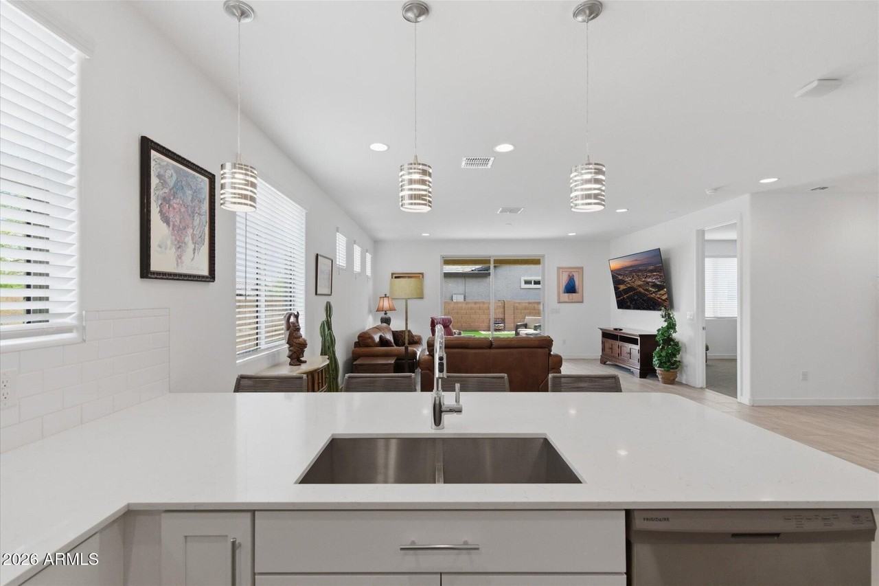 17211 W Whispering Wind Rd - Photo 5 of 32