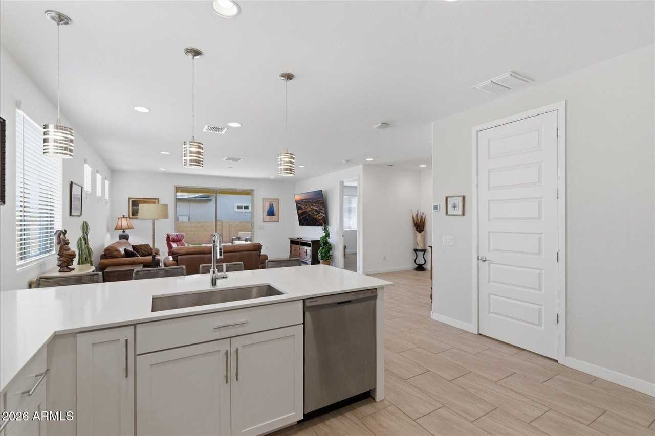 17211 W Whispering Wind Rd - Photo 6 of 32