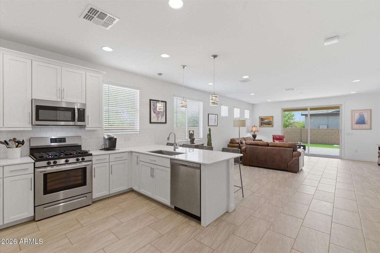 17211 W Whispering Wind Rd - Photo 7 of 32