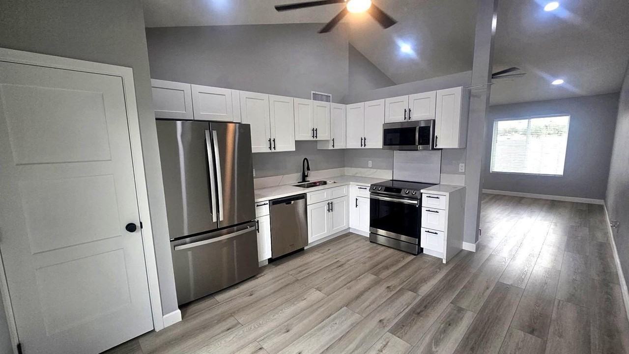 5960 W Oregon Ave #169 - Photo 4 of 10