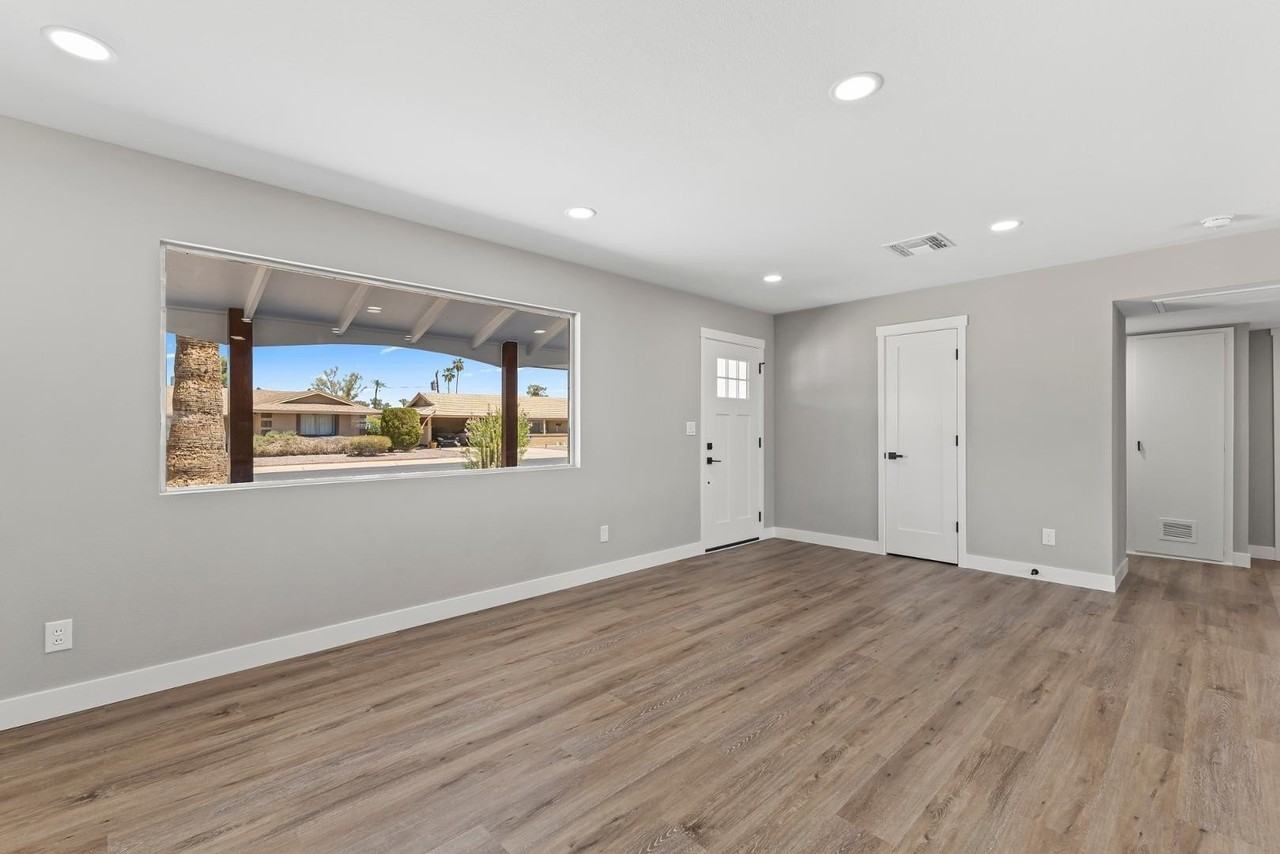 10423 W Monterosa Dr - Photo 3 of 31