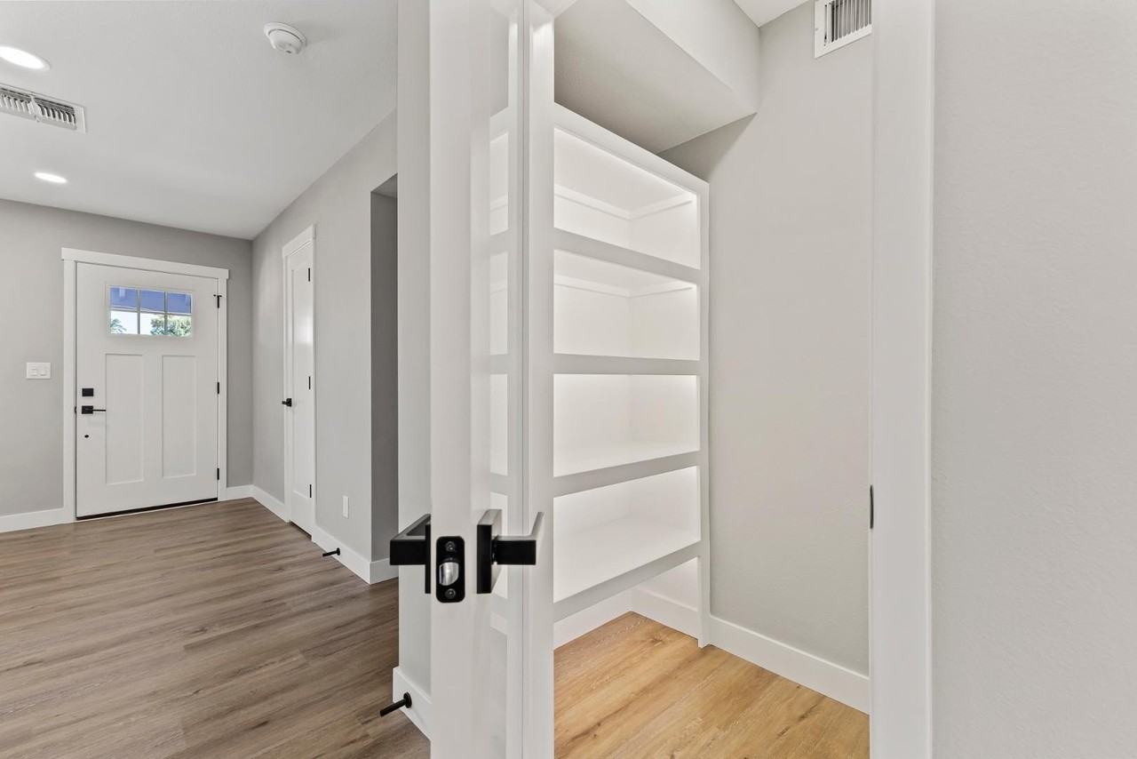 10423 W Monterosa Dr - Photo 5 of 31