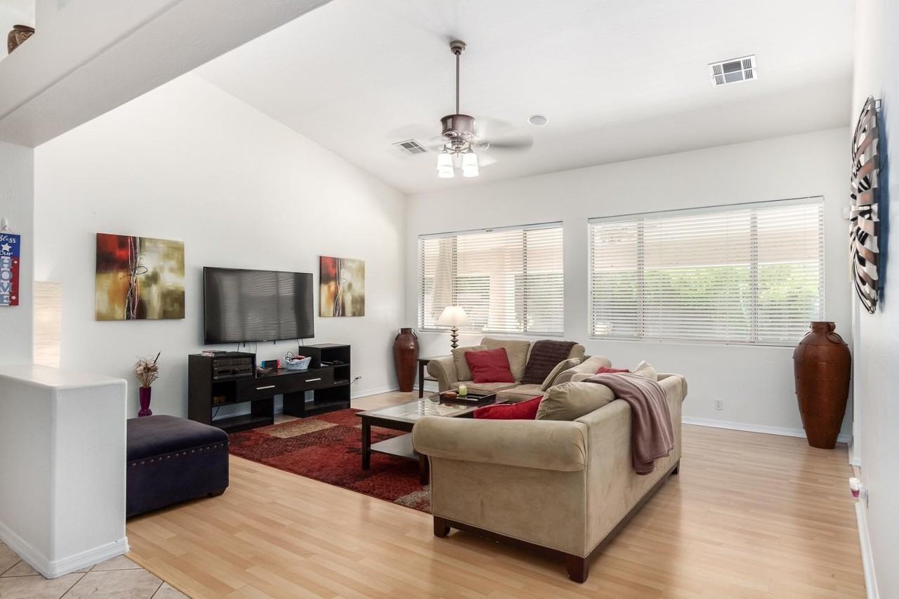5203 E Wallace Ave - Photo 2 of 20