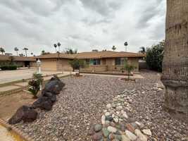 featured image of 4028 W Augusta Ave