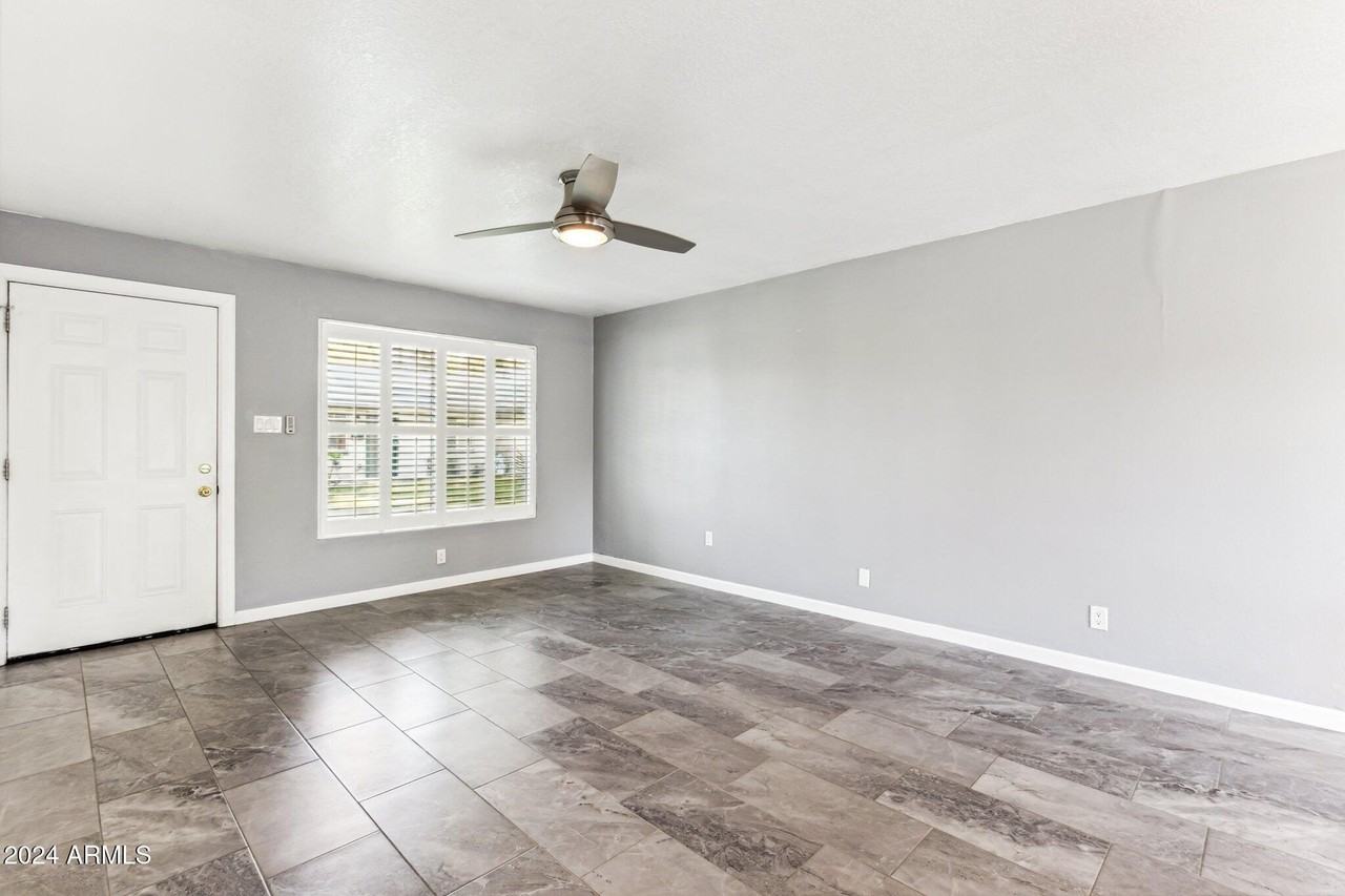 502 E Roanoke Ave #3 - Photo 4 of 21