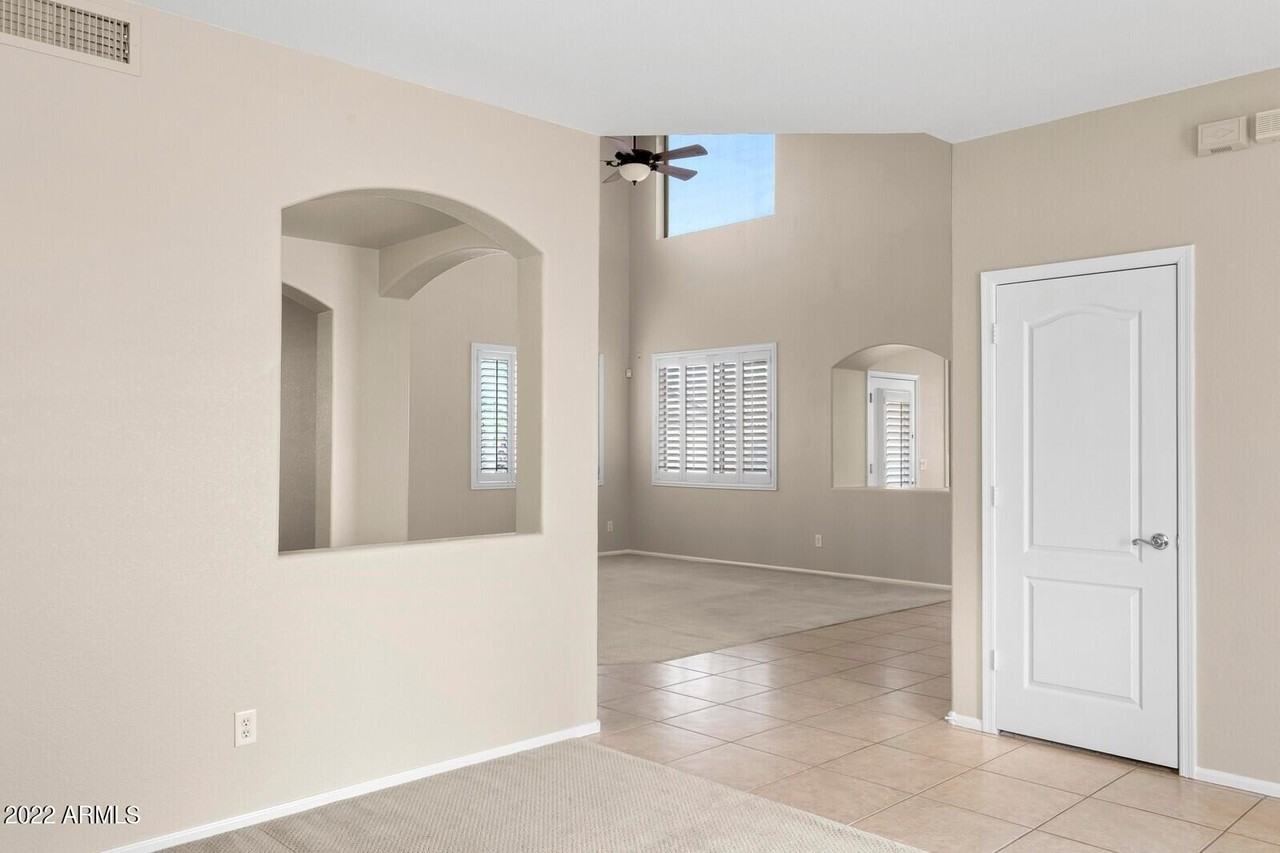 4526 W Ian Dr - Photo 6 of 42