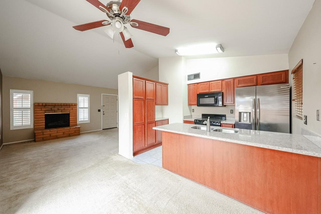 102 W Concorda Dr #103 - Photo 4 of 24