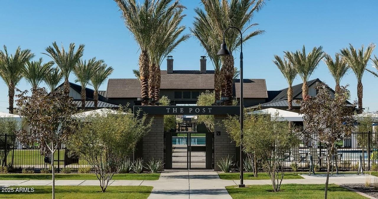 26425 N 22nd Dr - Photo 2 of 32