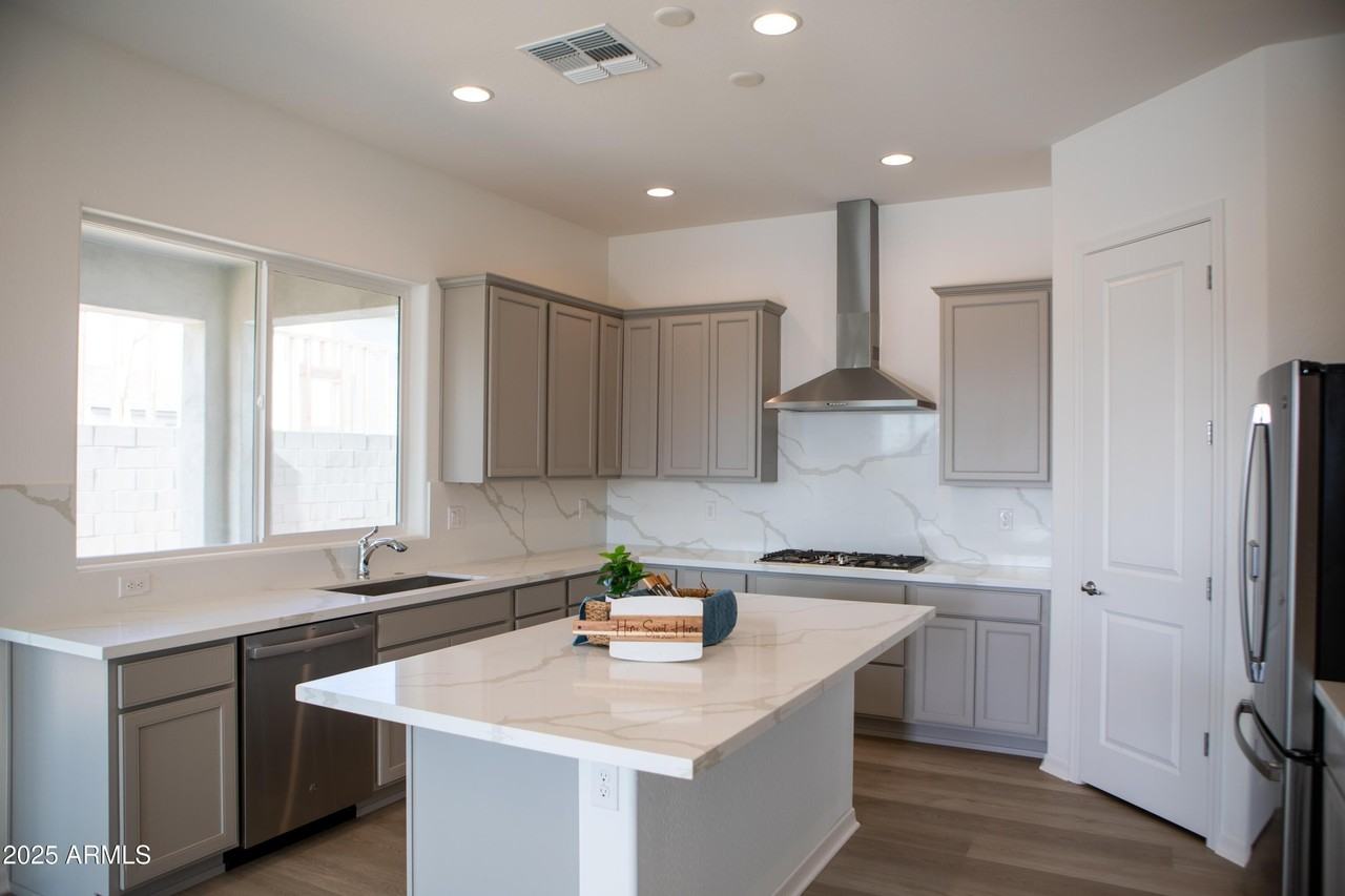 26425 N 22nd Dr - Photo 5 of 32