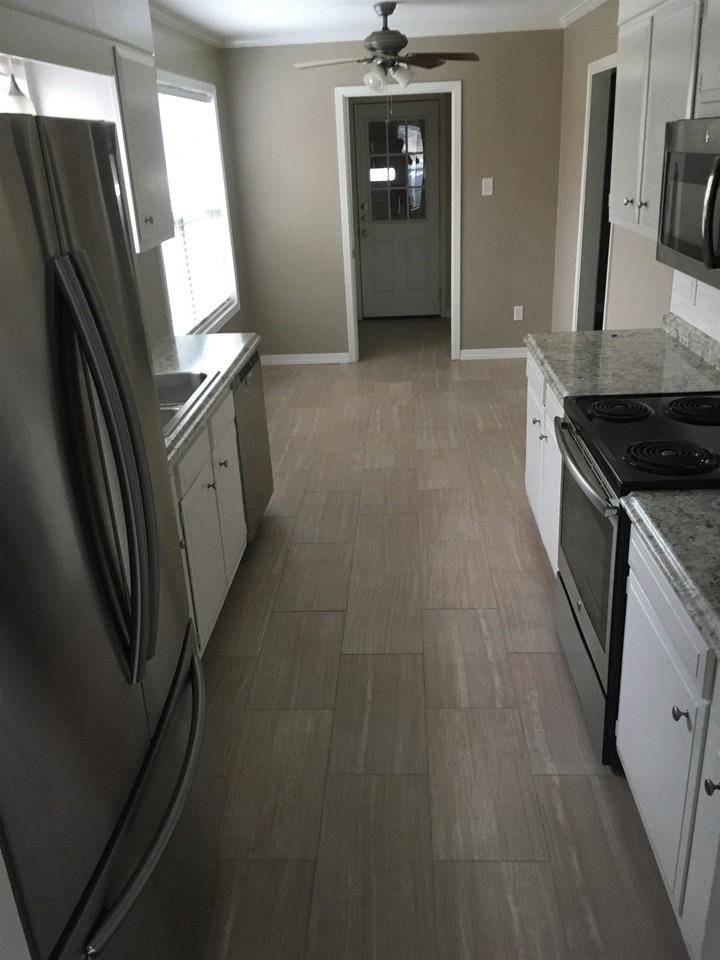 5750 Townhouse Ln - Photo 4 of 15