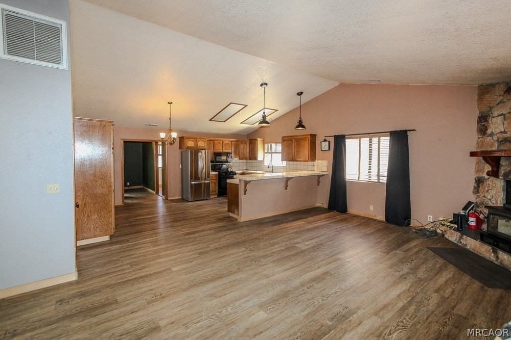 1064 Pine Ln - Photo 2 of 37