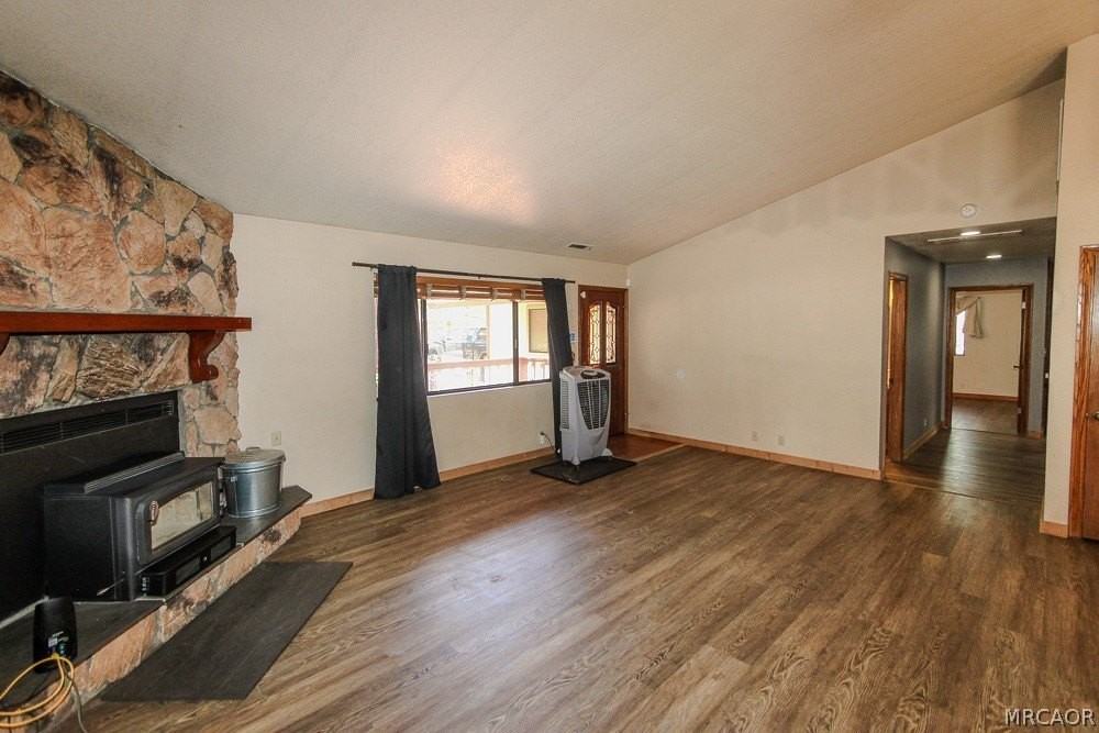 1064 Pine Ln - Photo 4 of 37