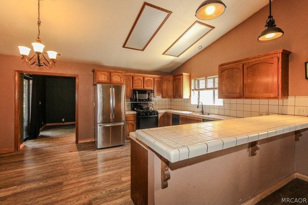 1064 Pine Ln - Photo 5 of 37