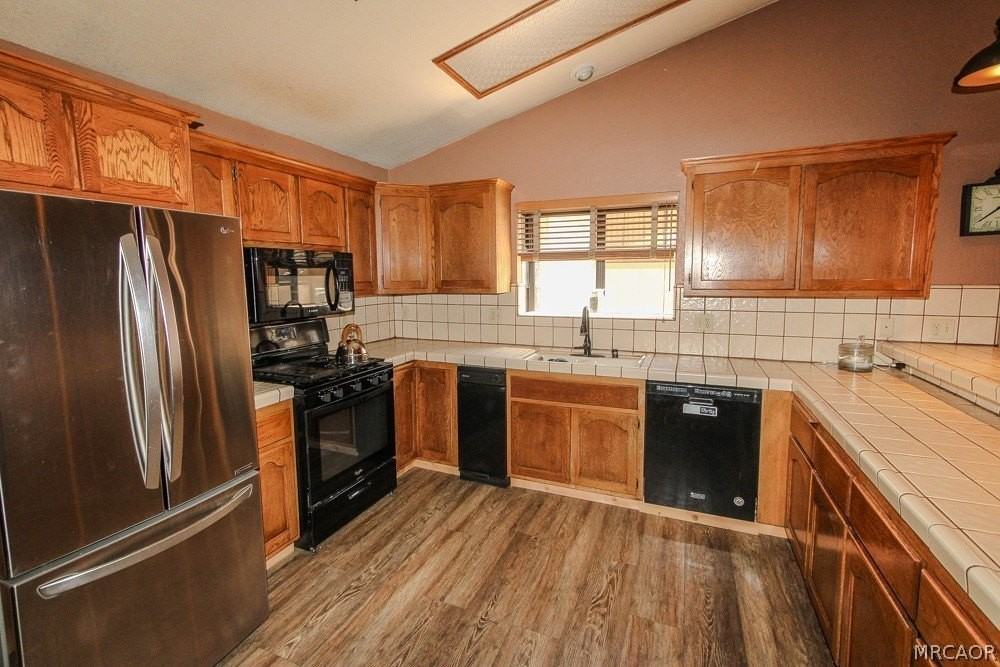 1064 Pine Ln - Photo 6 of 37