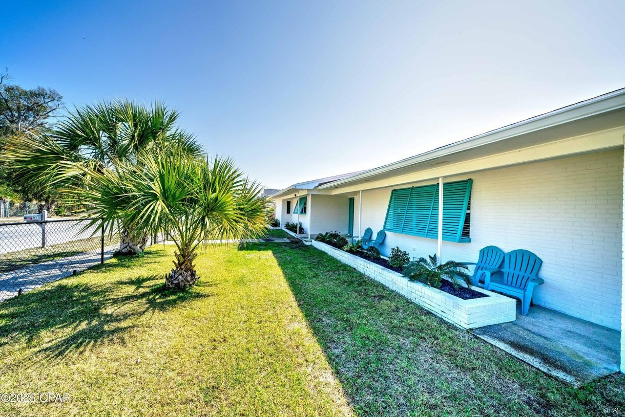 2615 W 11th St - Photo 3 of 50