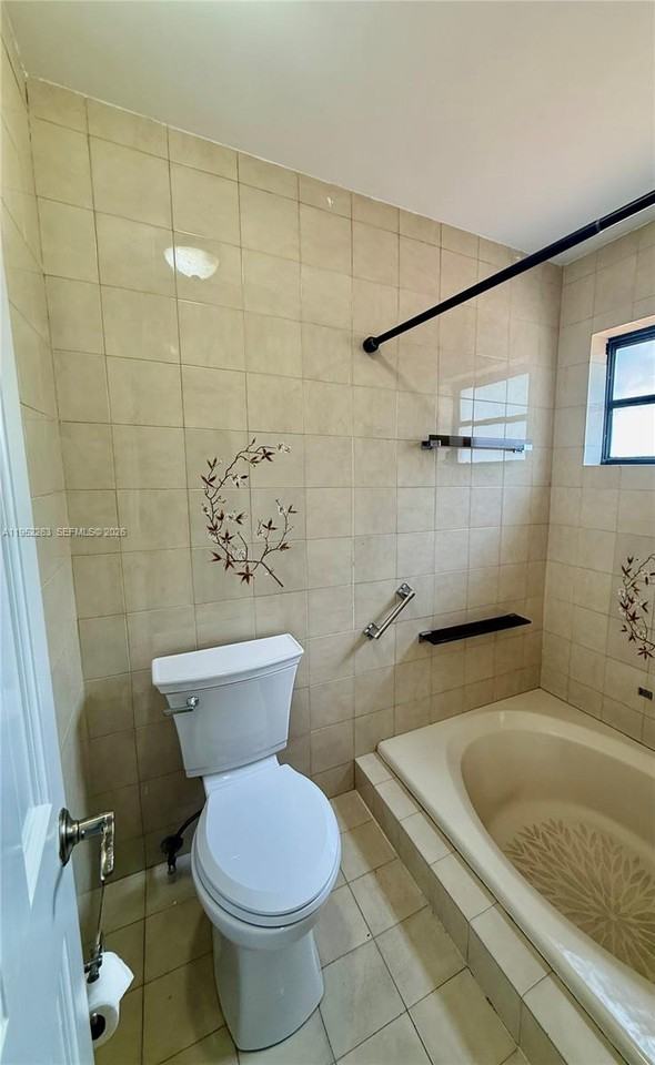 11041 Southwest 140th Avenue - Photo 5 of 18