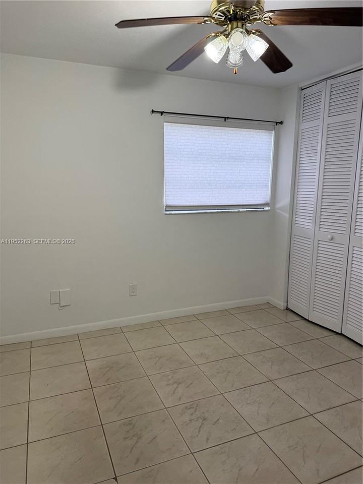 11041 Southwest 140th Avenue - Photo 7 of 18