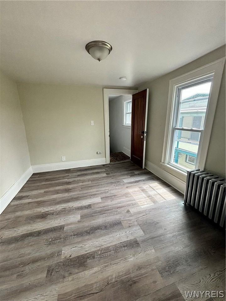 510 6th St #3 - Photo 4 of 10