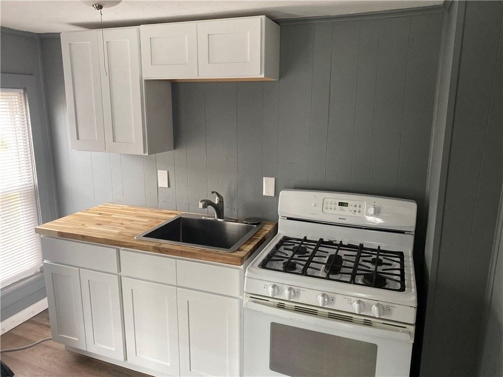 752 S Main St #2 - Photo 3 of 10