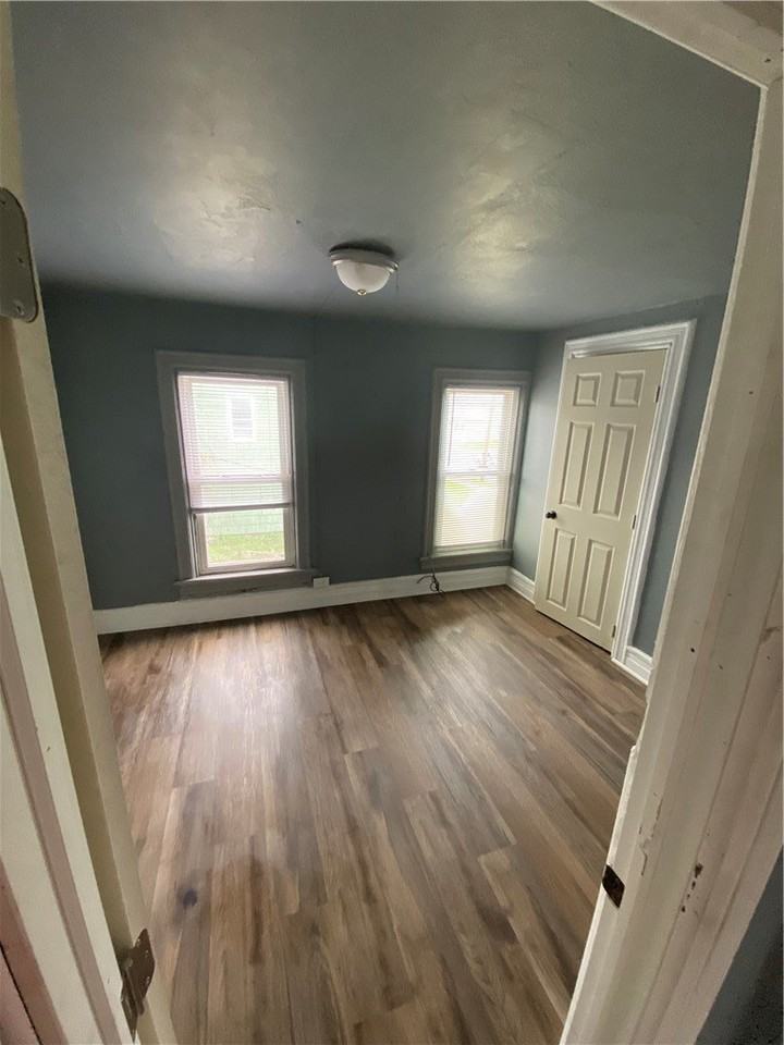 752 S Main St #2 - Photo 4 of 10