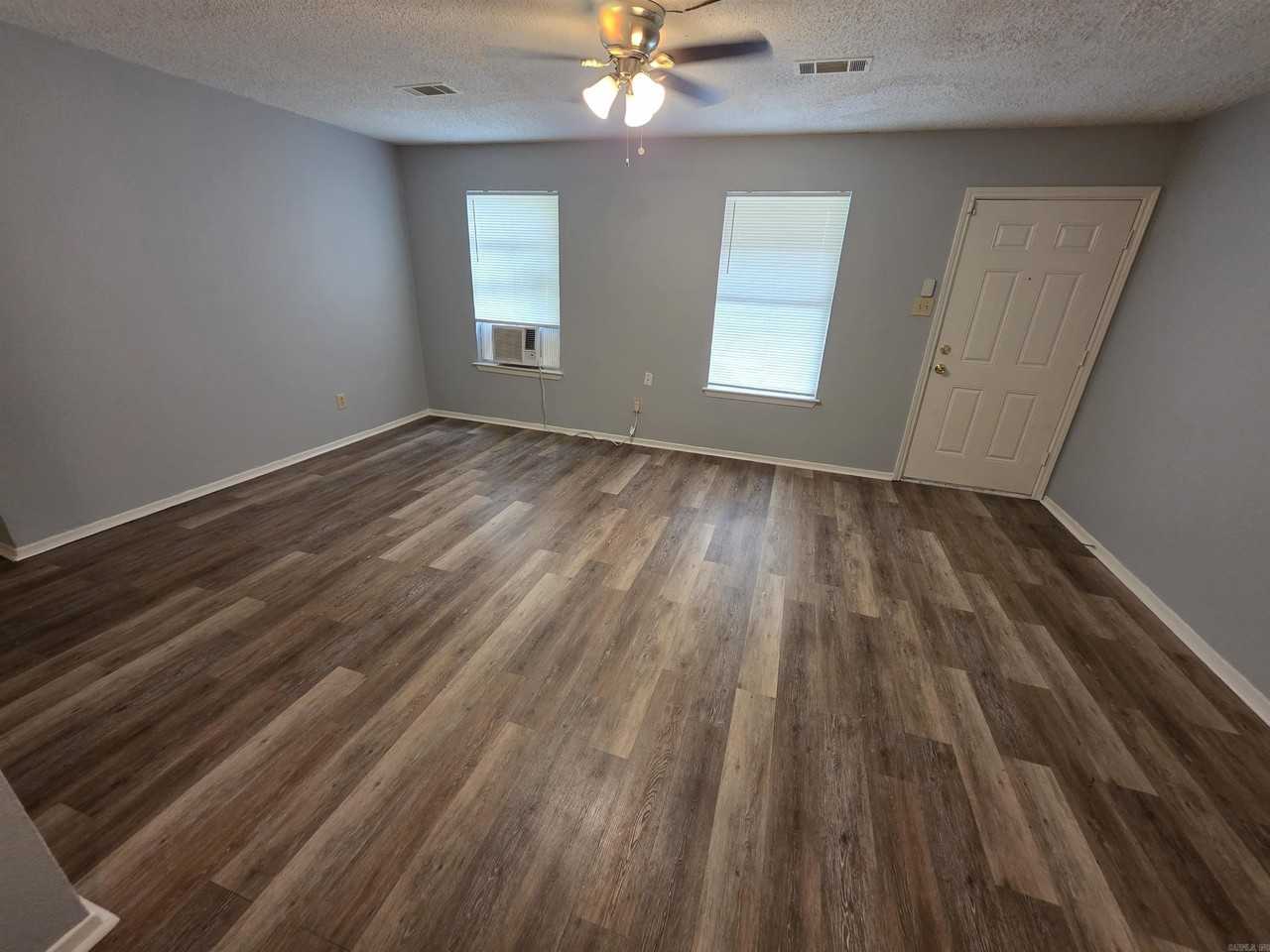 1913 N Magnolia St - Photo 3 of 13