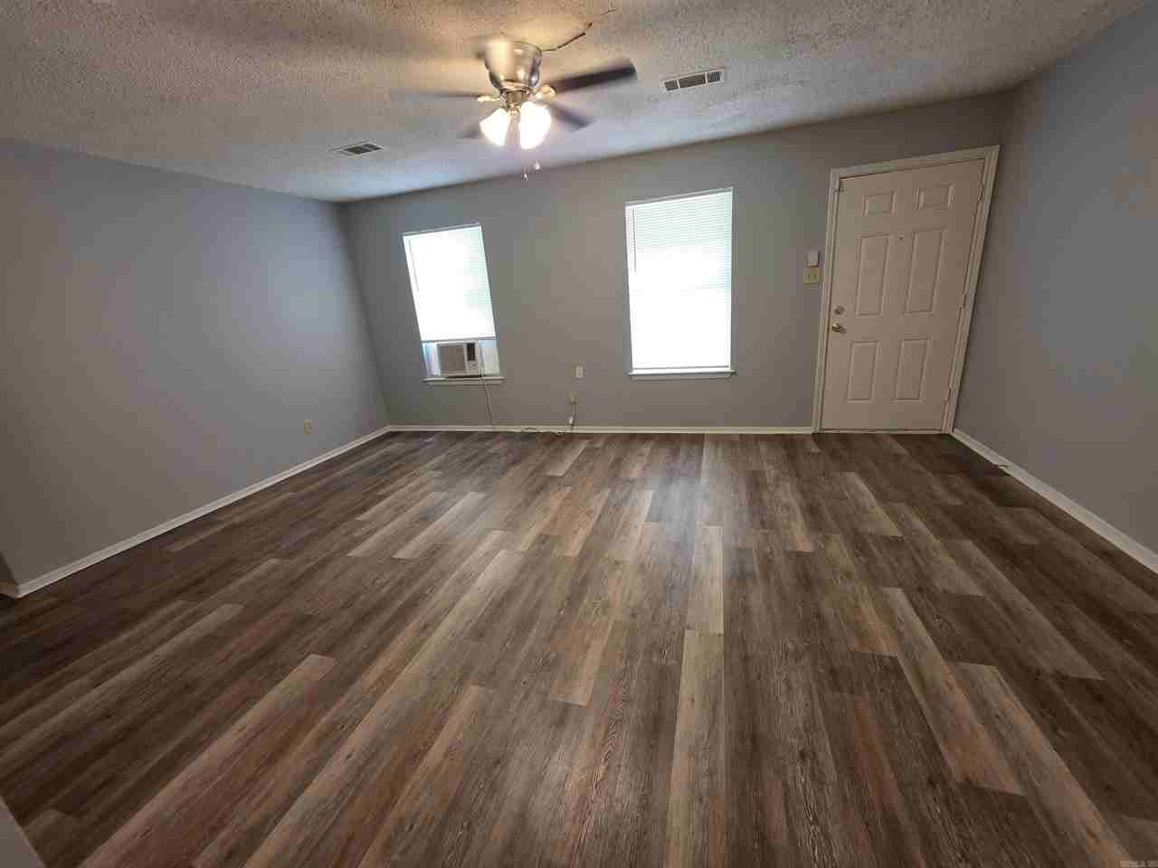 1913 N Magnolia St - Photo 4 of 13