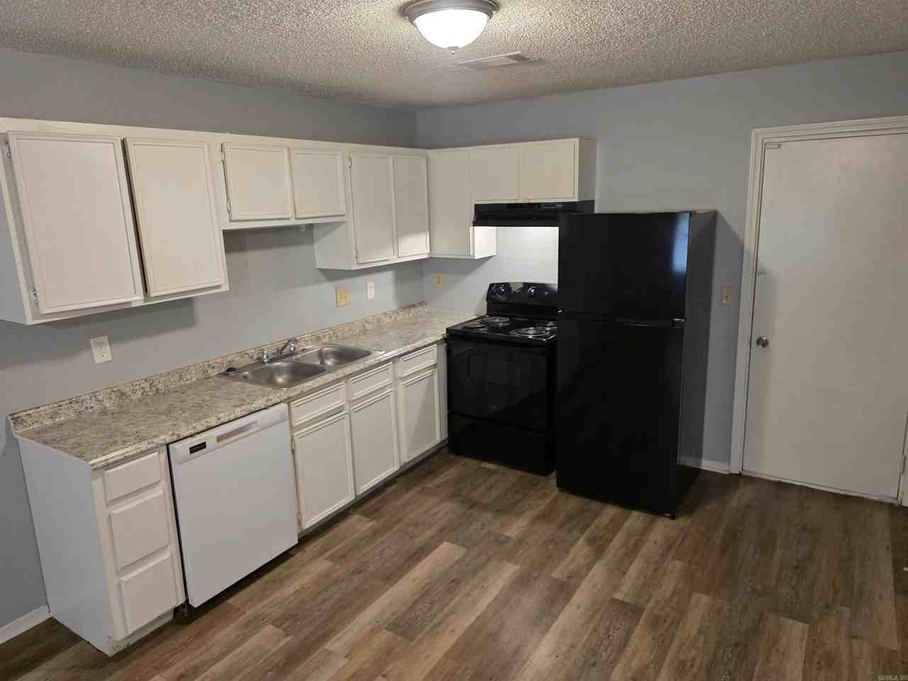 1913 N Magnolia St - Photo 5 of 13