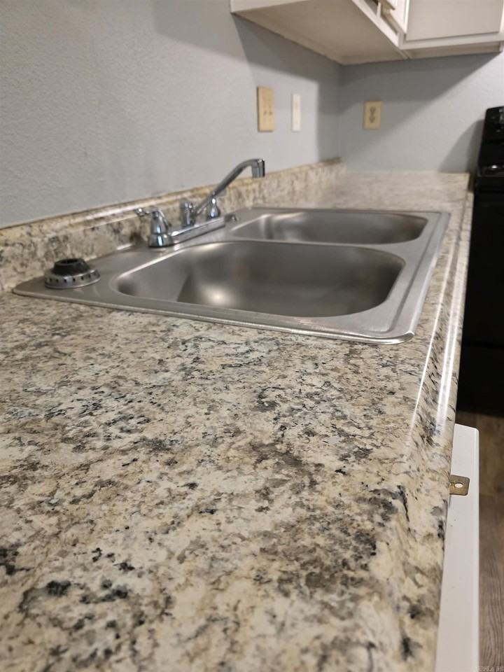 1913 N Magnolia St - Photo 7 of 13