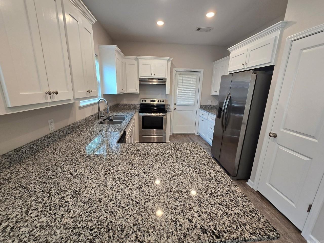 1221 Cherry Ln - Photo 2 of 11