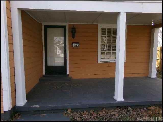 920 S Elm St - Photo 2 of 19