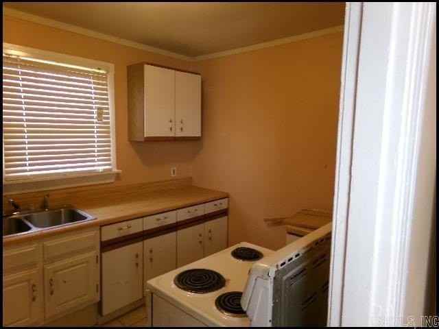 920 S Elm St - Photo 4 of 19