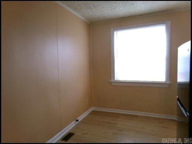920 S Elm St - Photo 7 of 19