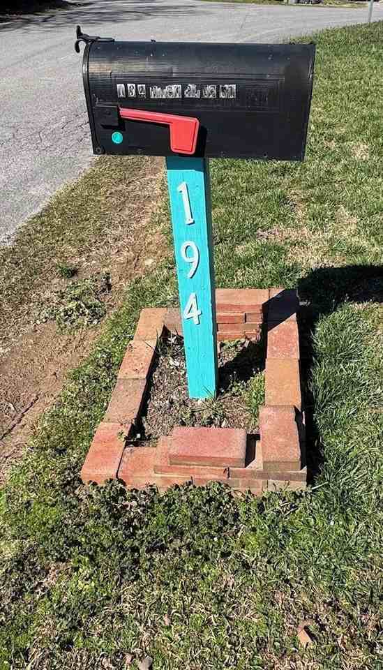 194 E Pine St - Photo 2 of 13