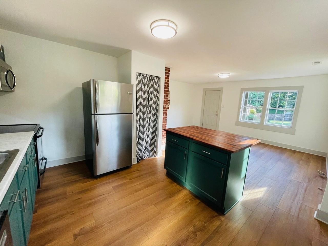 194 E Pine St - Photo 4 of 13