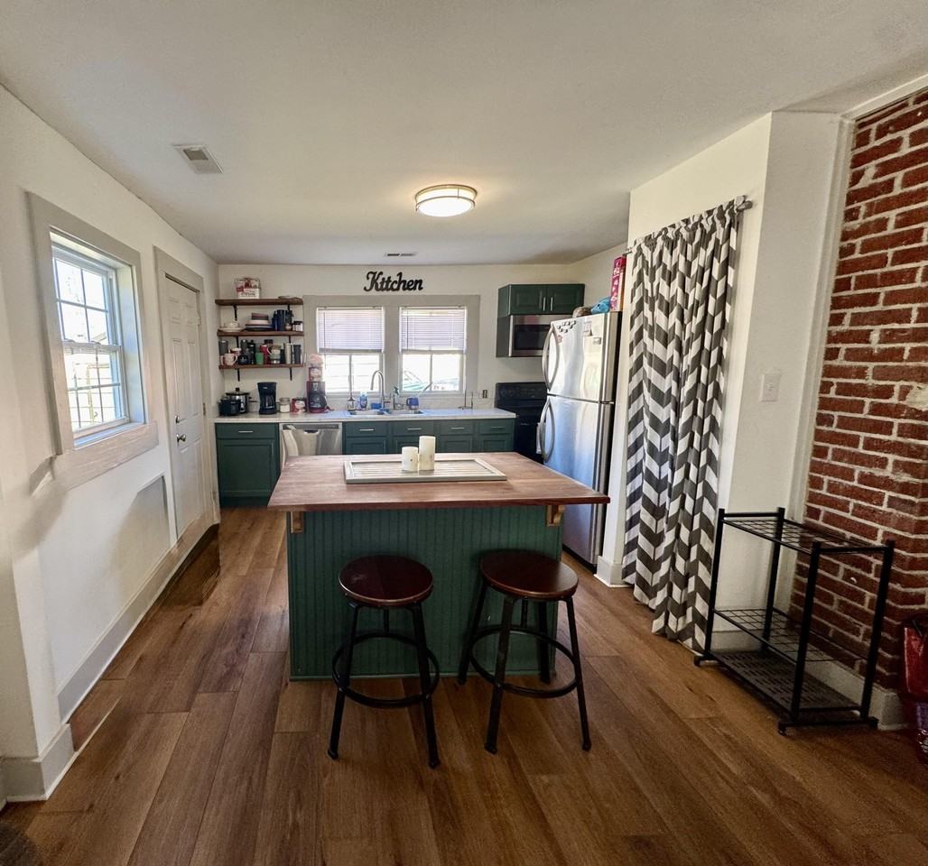 194 E Pine St - Photo 5 of 13