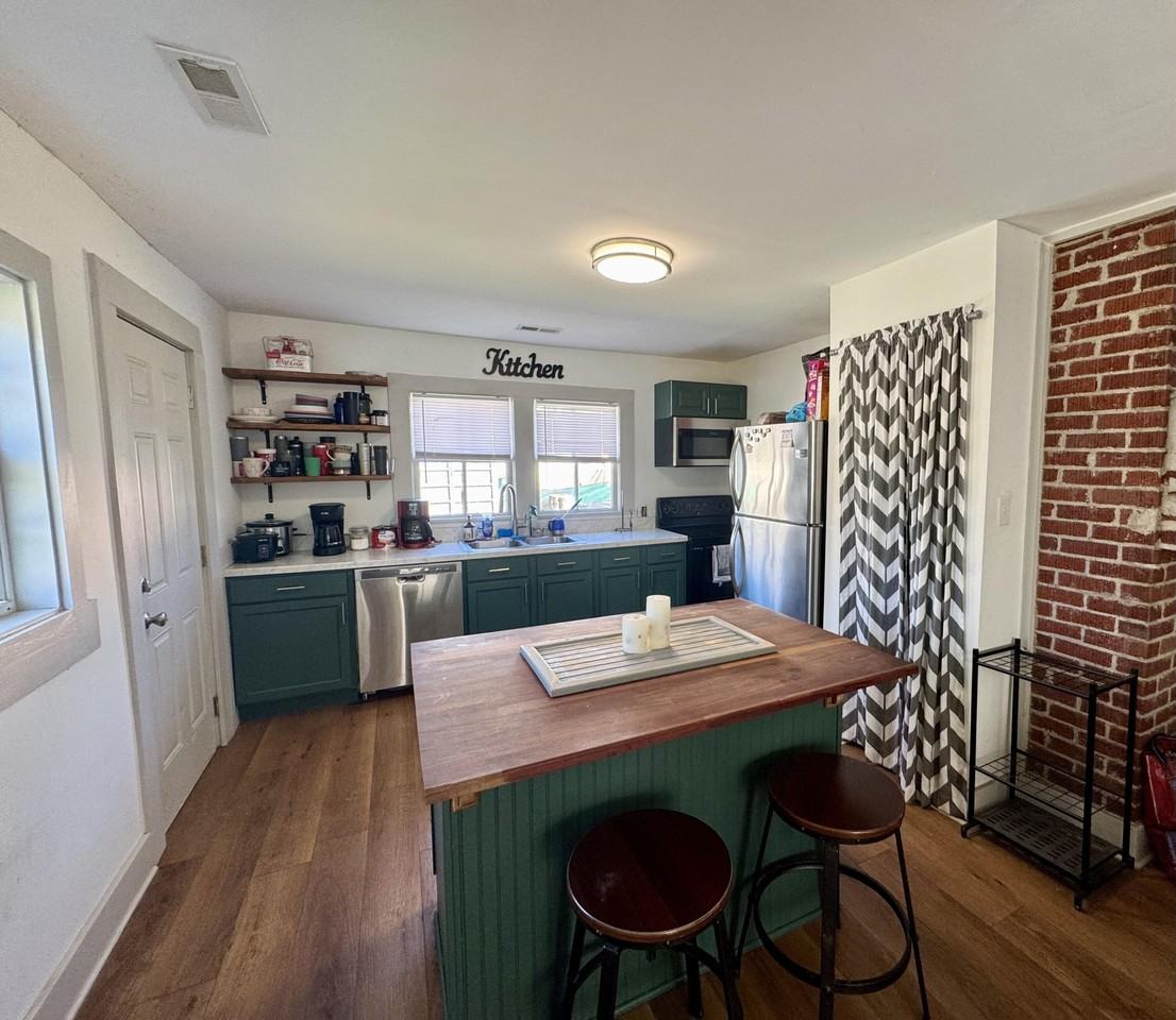 194 E Pine St - Photo 6 of 13