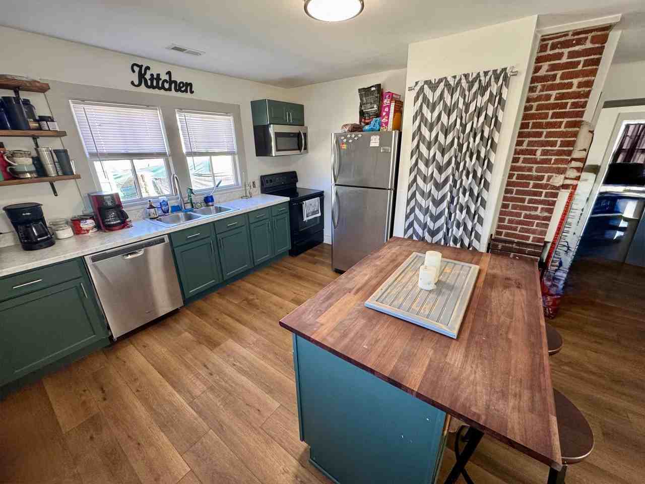 194 E Pine St - Photo 7 of 13