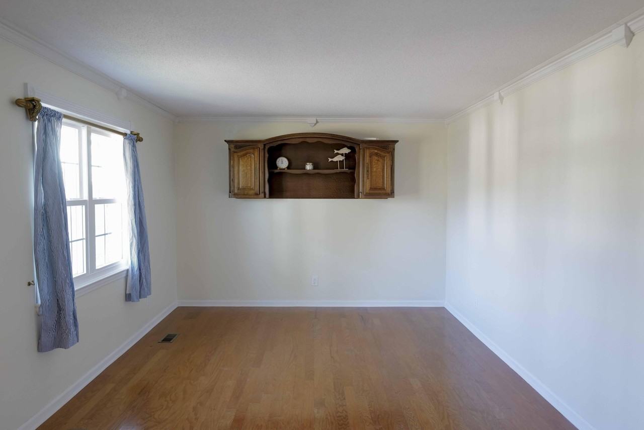 8693 Arbutus Dr - Photo 4 of 35