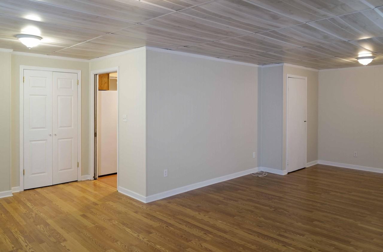 8693 Arbutus Dr - Photo 6 of 35