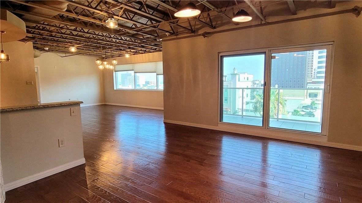 901 N Upper Broadway St #502 - Photo 2 of 30