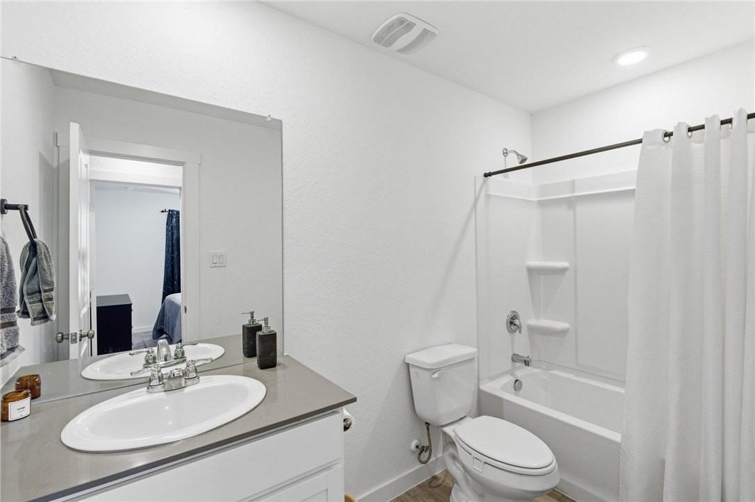 2706 Lannister Ln - Photo 4 of 16