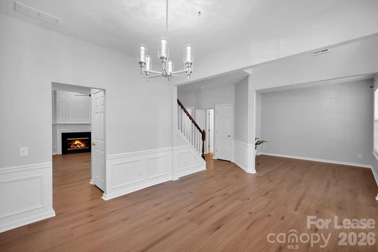 14213 Eldon Dr - Photo 4 of 32