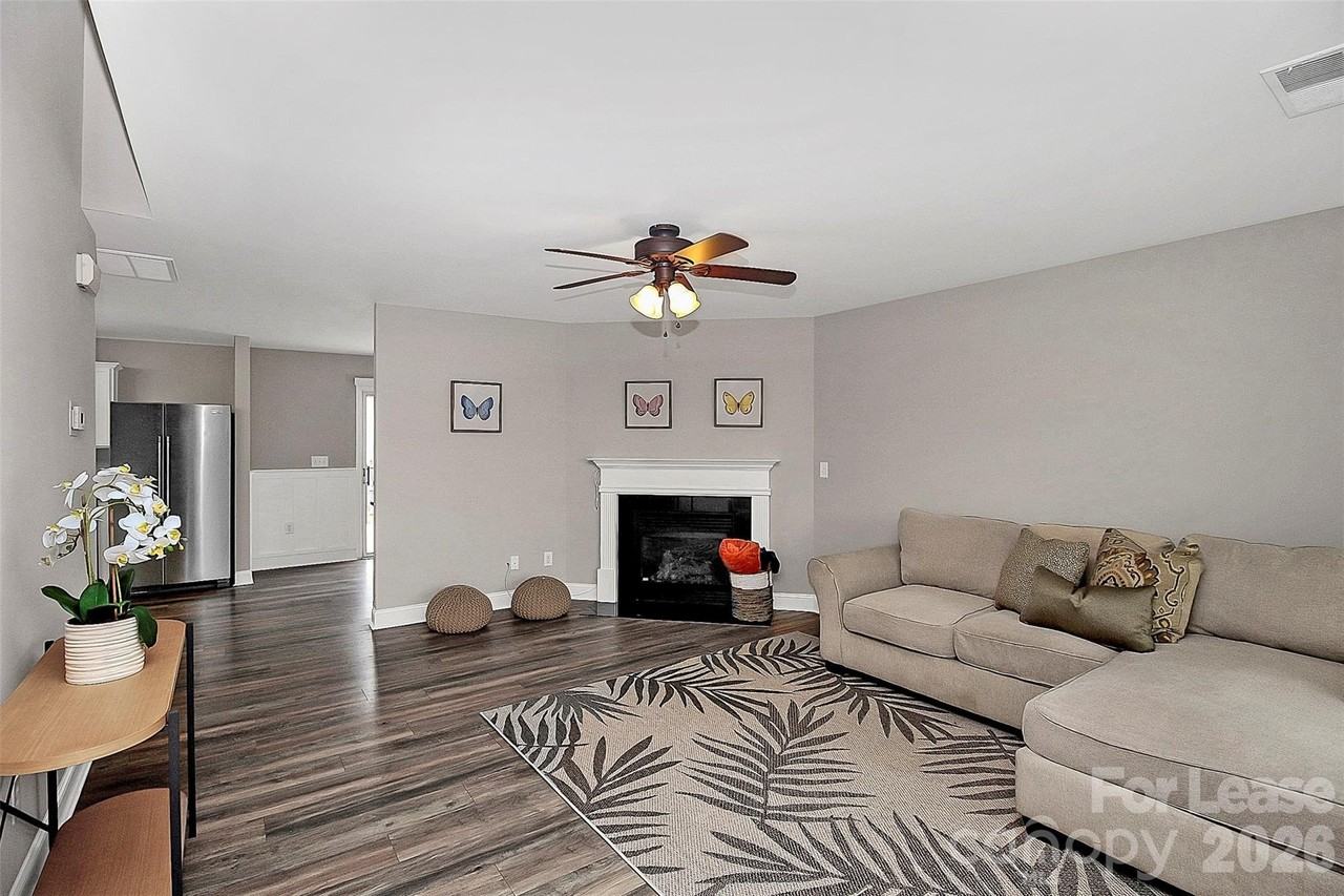 1711 Rustic Arch Way - Photo 2 of 21