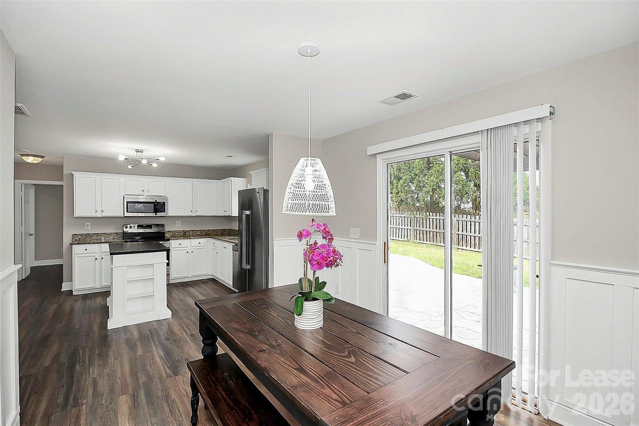 1711 Rustic Arch Way - Photo 5 of 21