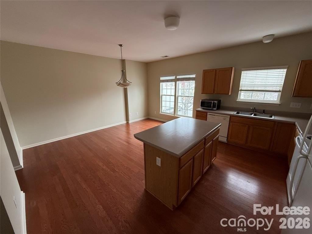 13820 Hill St - Photo 2 of 10
